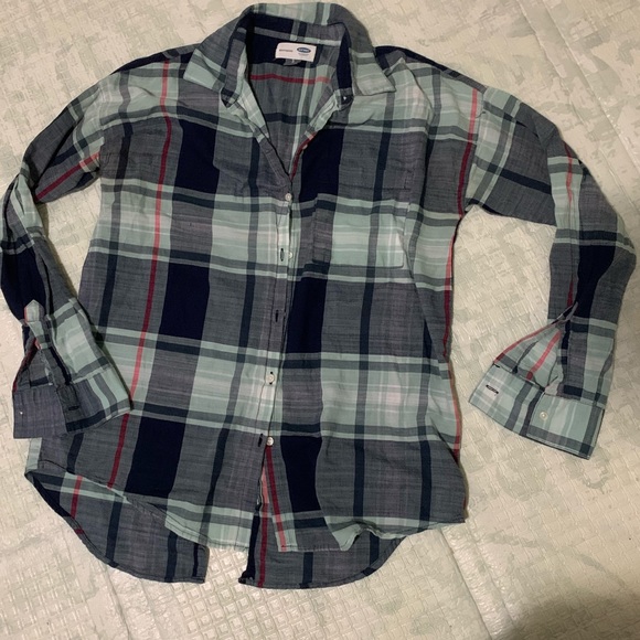 Old navy boyfriend plaid button down - Picture 1 of 6